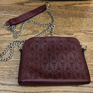 Designed crossbody with gold strap